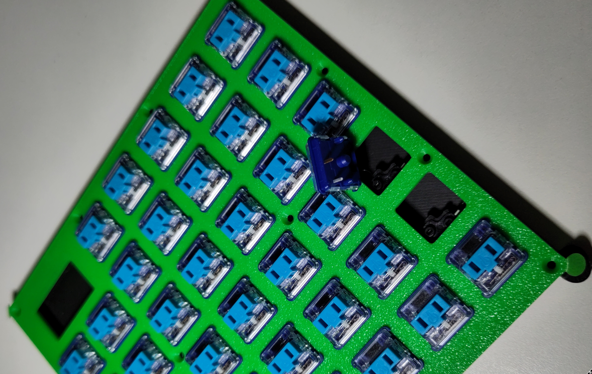 /frku/snappy-public-qwerty-inward/media/branch/main/assets/instructions/002_top_halves.png